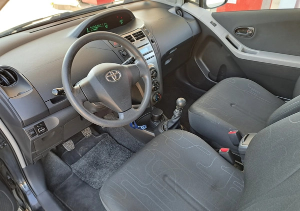 Toyota Yaris cena 15900 przebieg: 199000, rok produkcji 2009 z Zbąszyń małe 466